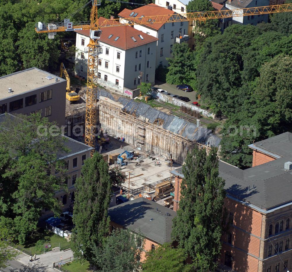 Aerial image Weimar - Blick auf Bauarbeiten zum Neubau einer unterirdischen Sporthalle an der Gropiusstraße. Die Sporthalle soll von den umgebenden Schulen sowie für den Vereinssport genutzt werden. Ausführende Firma: Wolf & Müller Regionalbau GmbH & Co. KG aus Erfurt. Der Entwurf stammt vom Frankfurter Architekten Ferdinand Heide. View of construction work on the new building, an underground sports hall, at the Gropiusstrasse. The sports hall is to be used by the surrounding schools and for the clubs. Executing company: Wolf & Müller GmbH & Co. KG Regionalbau from Erfurt. The project is designed by the architect Ferdinand Heide.