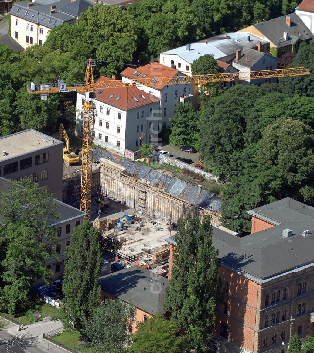 Weimar from the bird's eye view: Blick auf Bauarbeiten zum Neubau einer unterirdischen Sporthalle an der Gropiusstraße. Die Sporthalle soll von den umgebenden Schulen sowie für den Vereinssport genutzt werden. Ausführende Firma: Wolf & Müller Regionalbau GmbH & Co. KG aus Erfurt. Der Entwurf stammt vom Frankfurter Architekten Ferdinand Heide. View of construction work on the new building, an underground sports hall, at the Gropiusstrasse. The sports hall is to be used by the surrounding schools and for the clubs. Executing company: Wolf & Müller GmbH & Co. KG Regionalbau from Erfurt. The project is designed by the architect Ferdinand Heide.