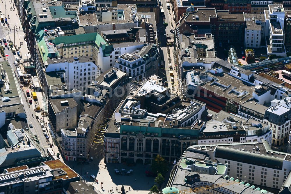 Hamburg from the bird's eye view: City center in the urban area of a??a??Neustadt with the Gaensemarkt in Hamburg, Germany