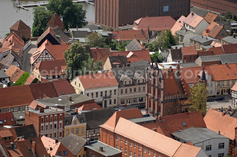 Tangermünde from the bird's eye view: Blick auf die Innenstadt Tangermündes mit dem histrorischem Rathaus aus dem Spätmittelalter. Views of the city center of Tangermuende with historic City Hall from the late Middle Ages.