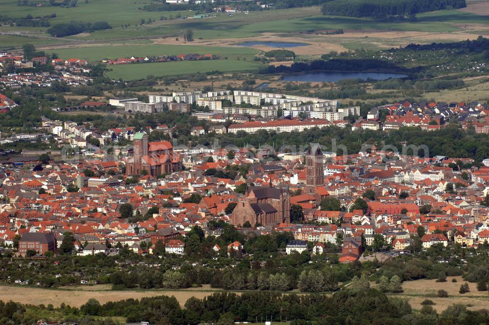 Wismar from the bird's eye view: Blick auf die historische Altstadt von Wismar mit den drei gotischen Backsteinkirchen St. Marien, St. Nikolai und St. Georgen.