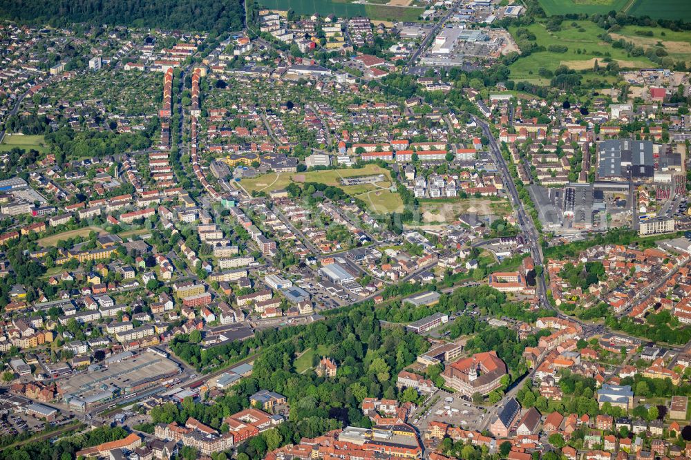 Aerial photograph Wolfenbüttel - Cityscape of the district Adelsheimerstrasse on street Fritz-Reuter-Weg in Wolfenbuettel in the state Lower Saxony, Germany