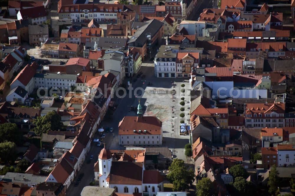 Finsterwalde from the bird's eye view: Downtown - Market Square at the center of the city in the federal state of Brandenburg Finsterwalde