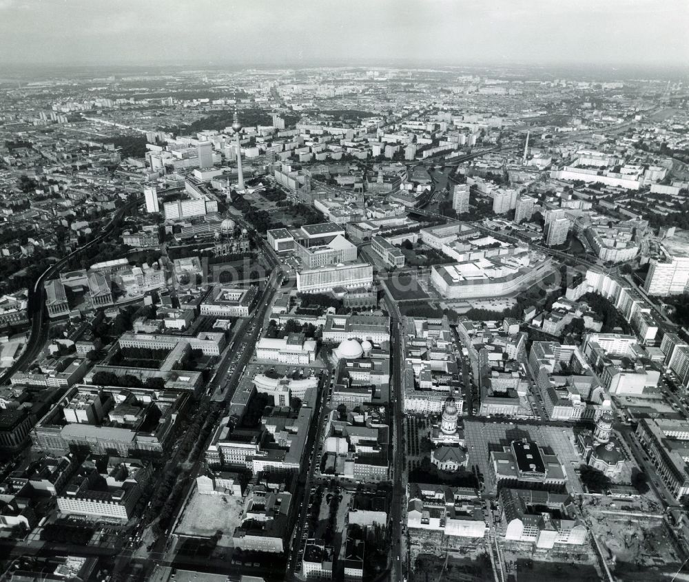 Berlin from above - Attractions in Berlin-Mitte, with the Museum Island, Berlin Cathedral, Palace of the Republic and the Castle Atrappe