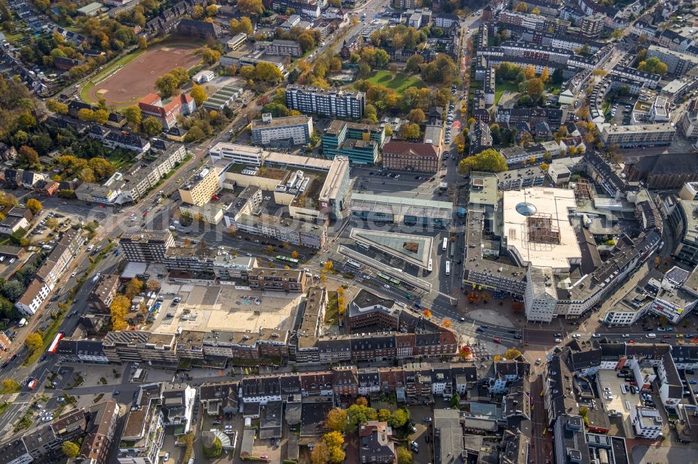 Bottrop from above - View of the inner city with the Central Bus Station from traffic composite of transport Rhine-Ruhr at Berliner Platz in Bottrop at Ruhrgebiet in North Rhine-Westphalia