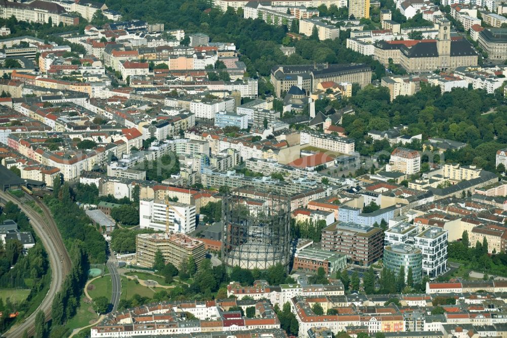 Aerial photograph Berlin - Innenstadtbereich am Gasometer and construction site for the construction of a multi-family house residential complex in the district of Tempelhof-Schoeneberg in Berlin, Germany