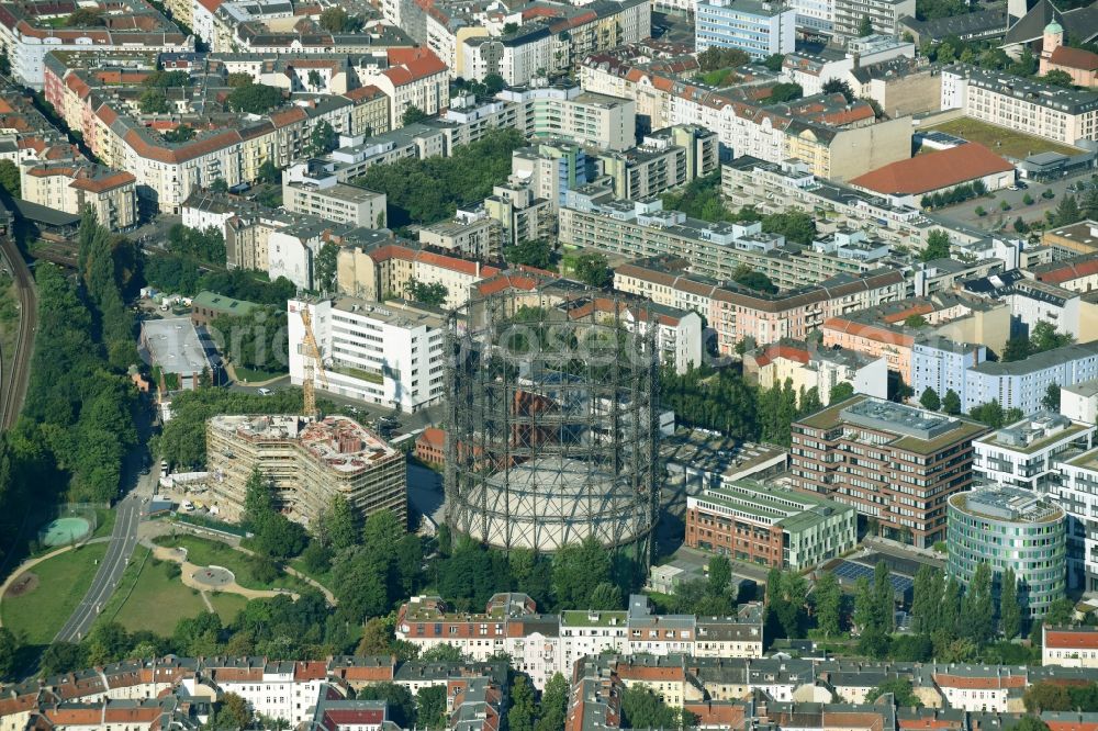 Berlin from the bird's eye view: Innenstadtbereich am Gasometer and construction site for the construction of a multi-family house residential complex in the district of Tempelhof-Schoeneberg in Berlin, Germany