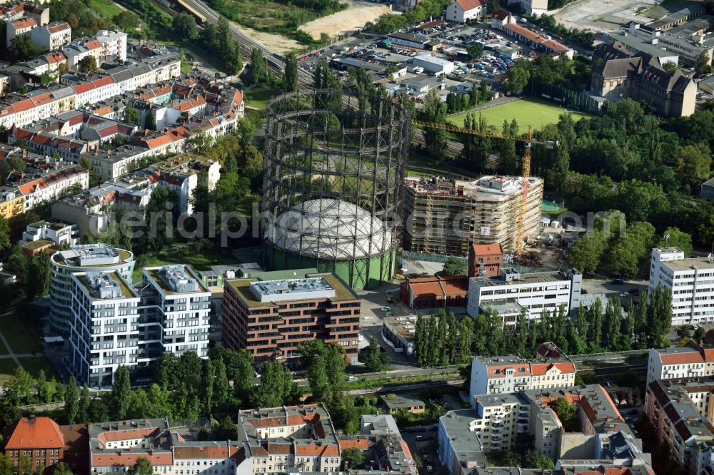 Berlin from above - Innenstadtbereich am Gasometer and construction site for the construction of a multi-family house residential complex in the district of Tempelhof-Schoeneberg in Berlin, Germany