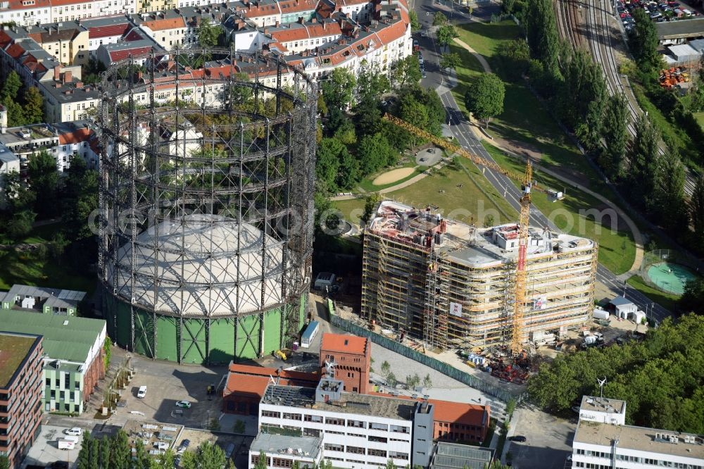 Aerial image Berlin - Innenstadtbereich am Gasometer and construction site for the construction of a multi-family house residential complex in the district of Tempelhof-Schoeneberg in Berlin, Germany