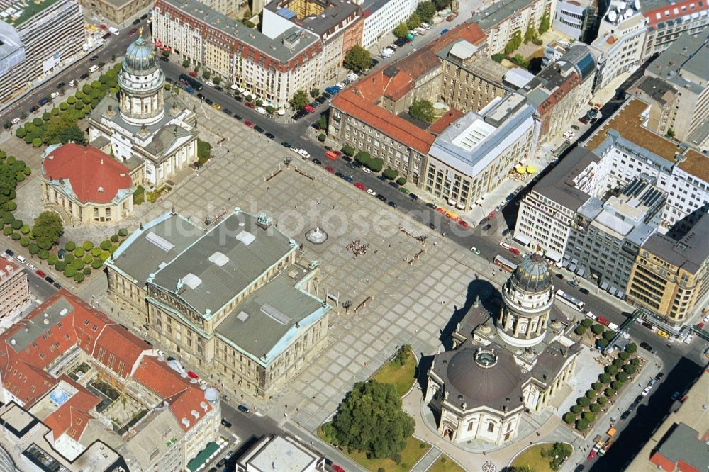 Aerial photograph Berlin Mitte - Downtown area at the Gendarmenmarkt with Schauspielhaus - Konzerthaus Berlin in Berlin-Mitte