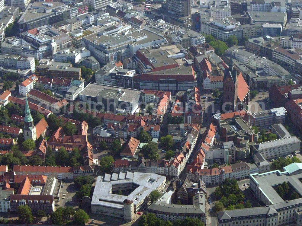 Hannover (Niedersachsen) from above - Innenstadtbereich um die Marktkirche mit Blick auf den Platz der Weltausstellung und das Opernhaus