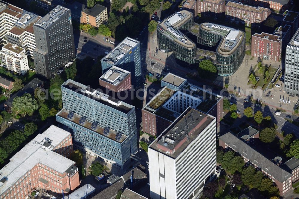 Aerial image Hamburg - Downtown area in the district of St. Georg with Hotel building of the Accor SA; House for courts District Court, Administrative Court and Supreme Administrative Court; HAW university with campuses and student center in Hamburg