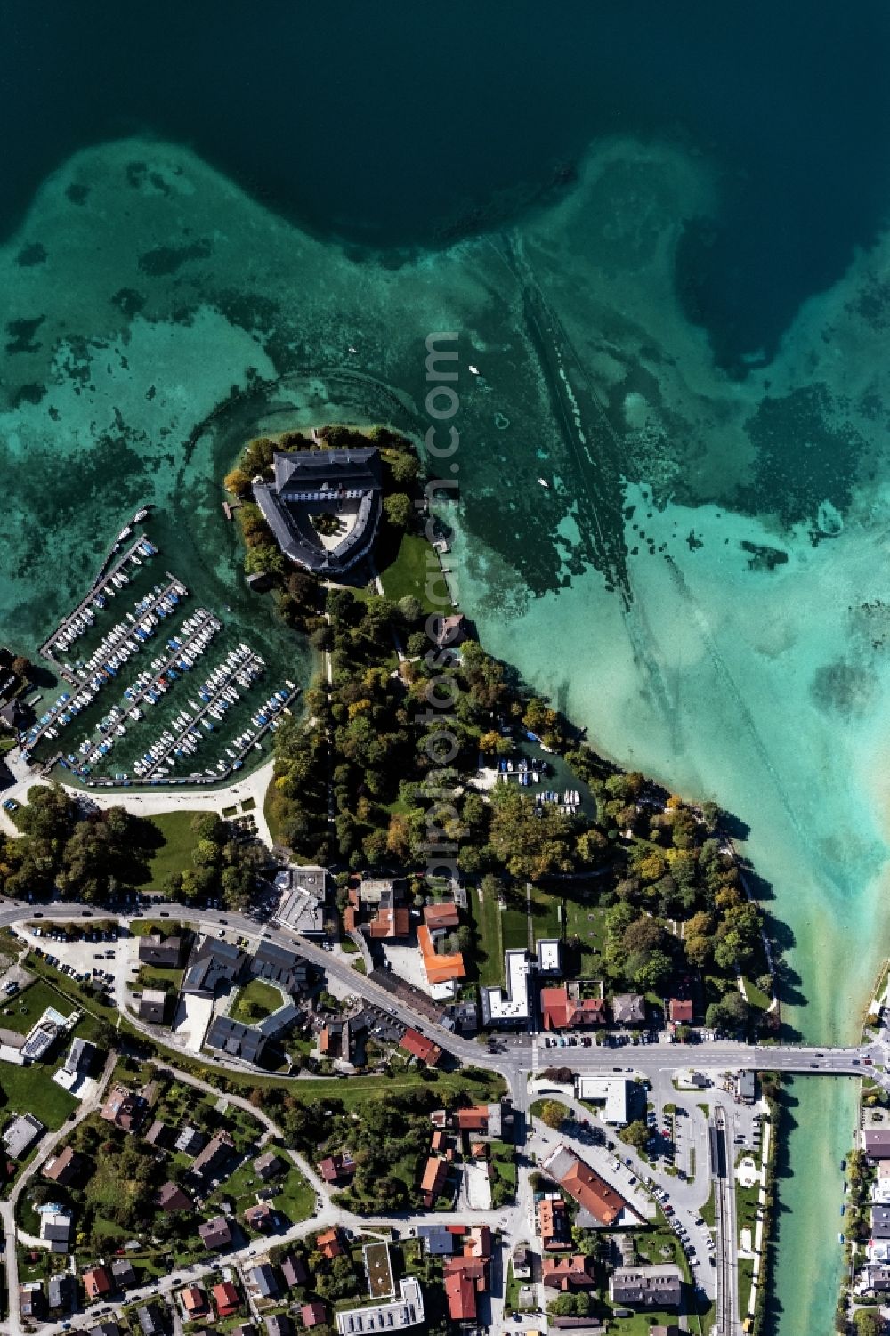 Aerial photograph Schörfling am Attersee - City view of the downtown area on the shore areas of Attersee and of Flussmuendung of Ager in Kammer in Oberoesterreich, Austria