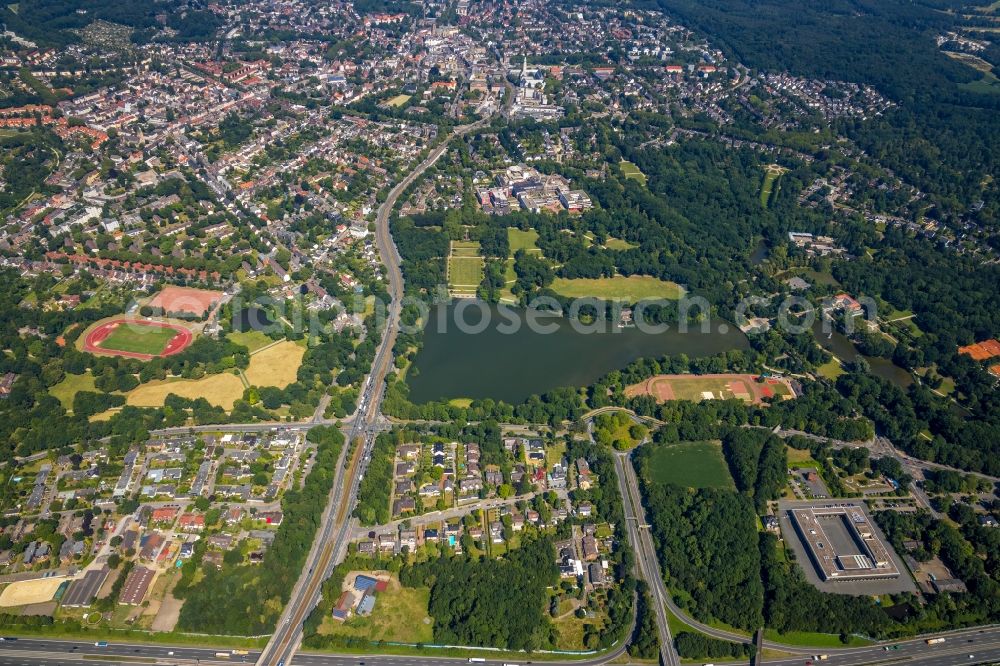 Gelsenkirchen from the bird's eye view: City view of the downtown area on the shore areas of Berger See in Gelsenkirchen in the state North Rhine-Westphalia, Germany