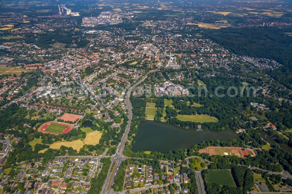 Aerial image Gelsenkirchen - City view of the downtown area on the shore areas of Berger See in Gelsenkirchen in the state North Rhine-Westphalia, Germany