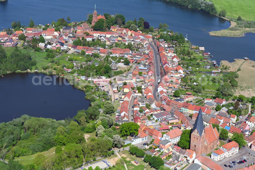 Röbel/Müritz from the bird's eye view: City view of the downtown area on the shore areas of Binnensee in Roebel/Mueritz in the state Mecklenburg - Western Pomerania, Germany