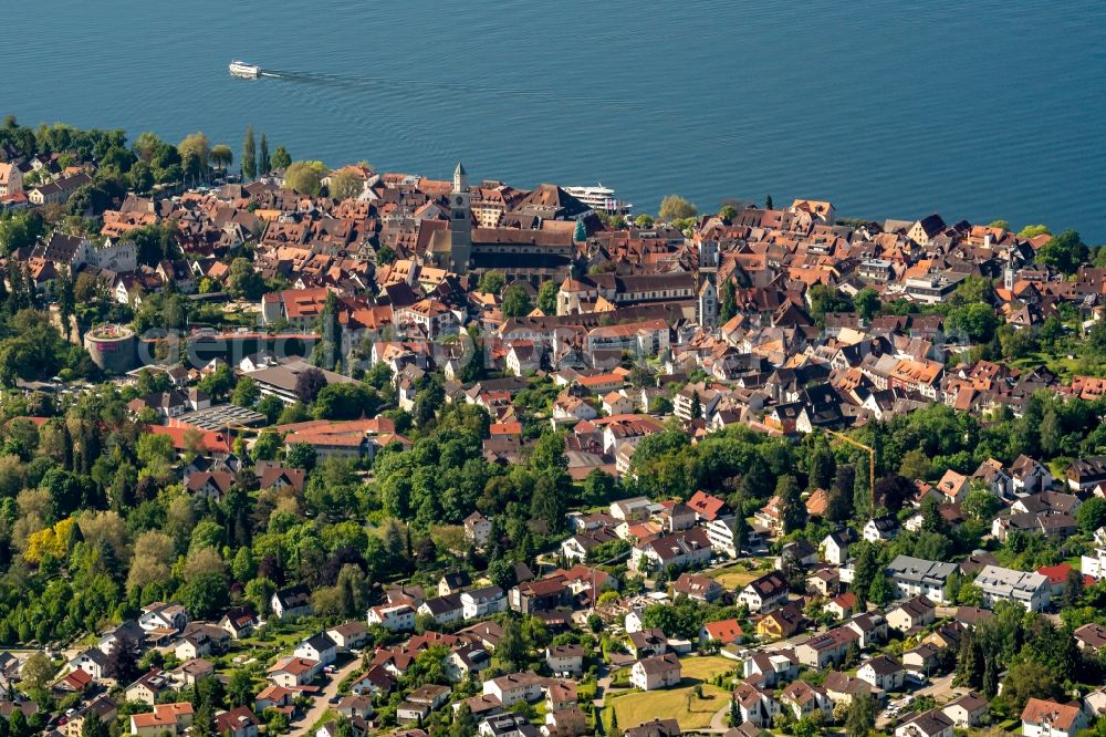 Aerial photograph Überlingen - City view of the downtown area on the shore areas of Lake of Constance in Ueberlingen in the state Baden-Wuerttemberg, Germany