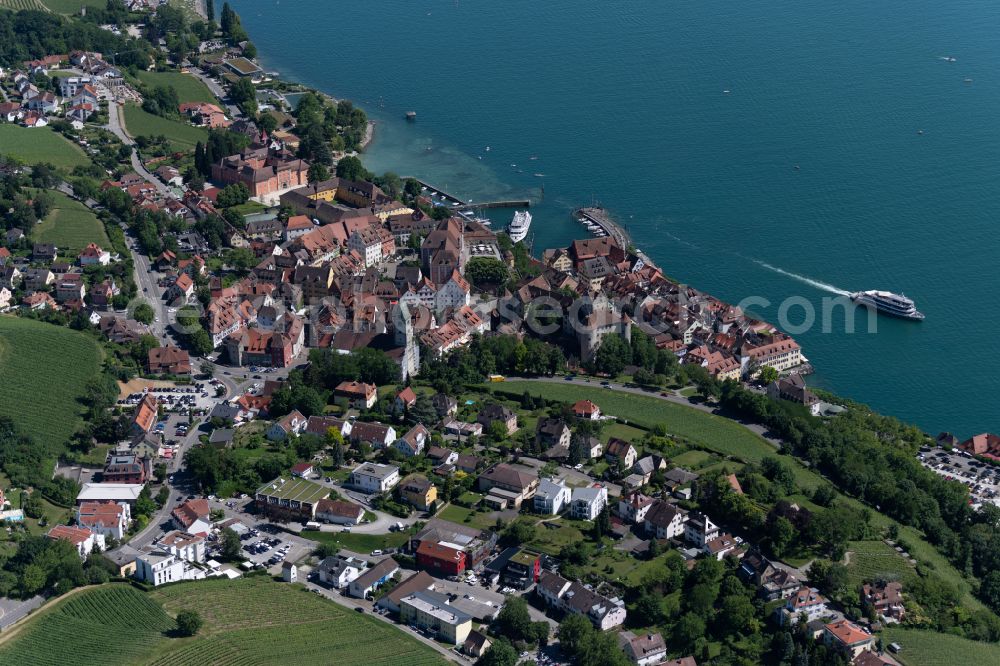 Aerial photograph Meersburg - City view of the downtown area on the shore areas in Meersburg at Bodensee in the state Baden-Wuerttemberg, Germany