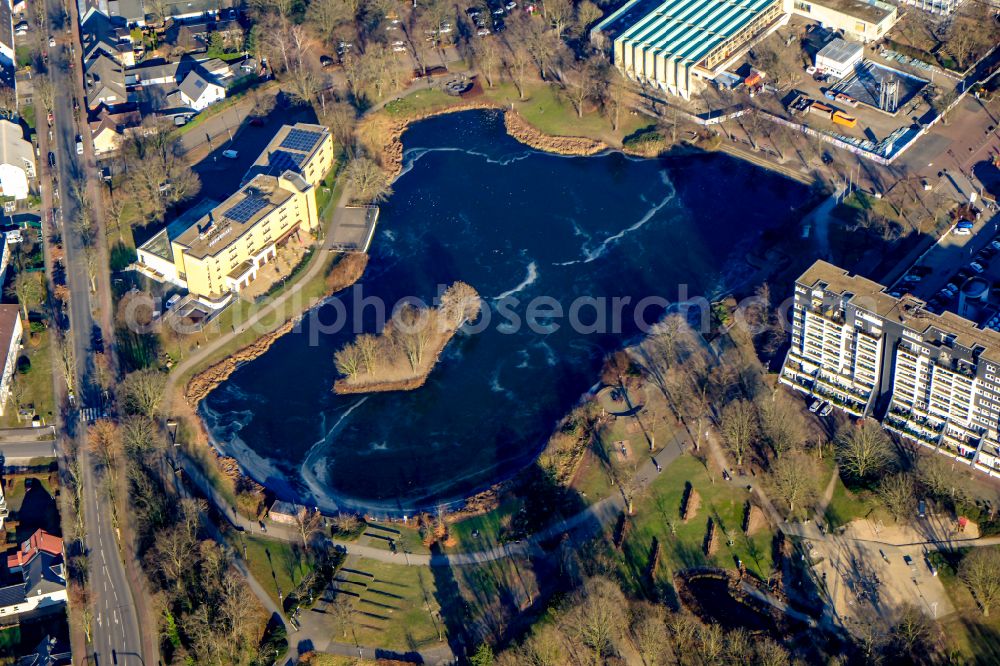 Aerial image Marl - City view of the downtown area on the shore areas City-See on street Breslauer Strasse in Marl at Ruhrgebiet in the state North Rhine-Westphalia, Germany