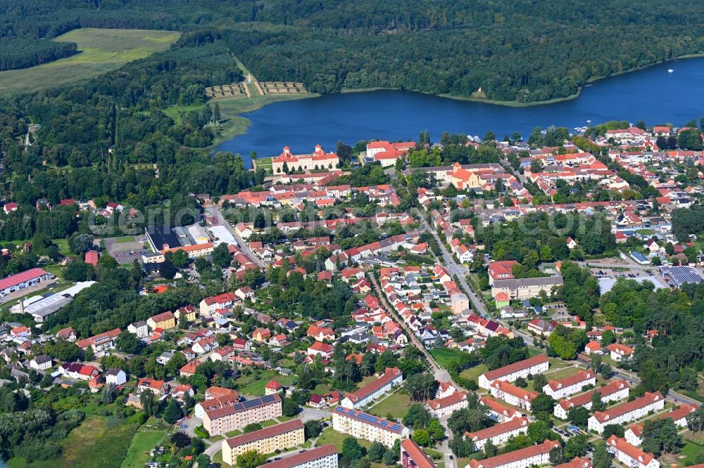 Aerial photograph Rheinsberg - City view of the downtown area on the shore areas of Grienericksee in Rheinsberg in the state Brandenburg, Germany