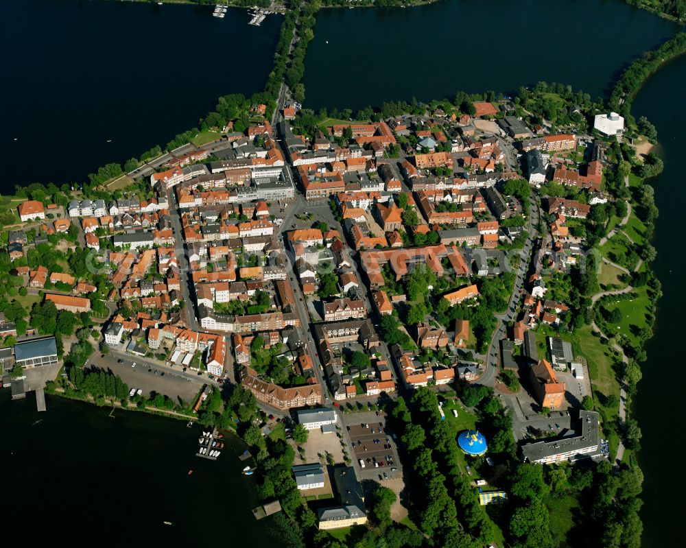 Aerial image Ratzeburg - City view of the downtown area on the shore areas Kuechensee - Domsee on street Herrenstrasse in Ratzeburg in the state Schleswig-Holstein, Germany