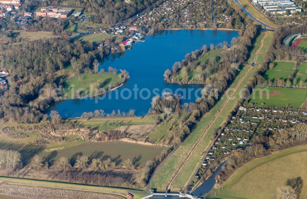 Aerial image Göttingen - City view of the downtown area on the shore areas of Kiessee in Goettingen in the state Lower Saxony, Germany