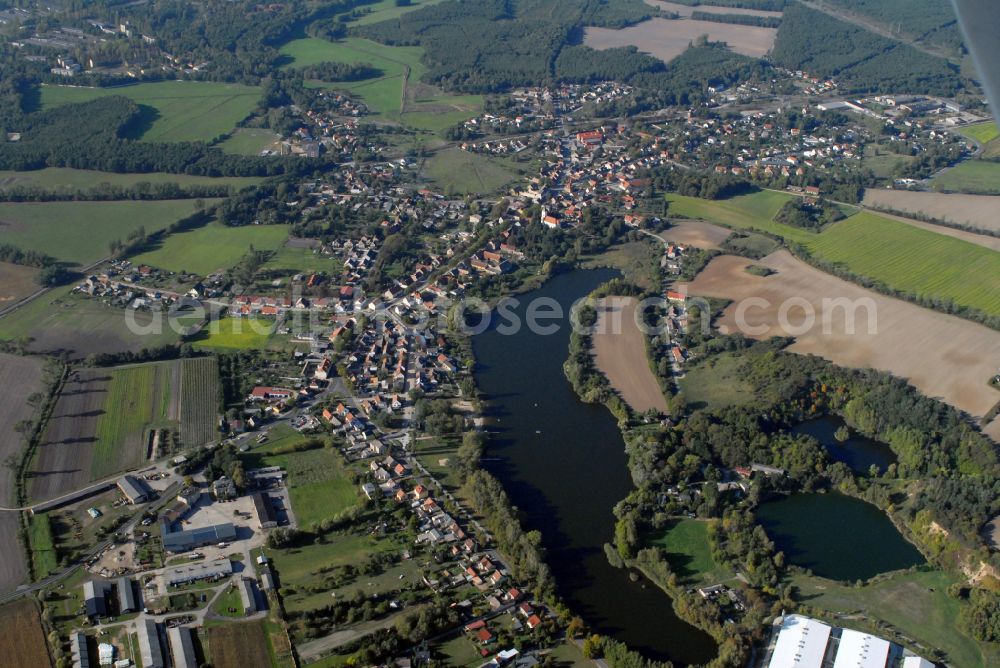 Aerial photograph Sperenberg - City view of the downtown area on the shore areas Krummer See in Sperenberg in the state Brandenburg, Germany