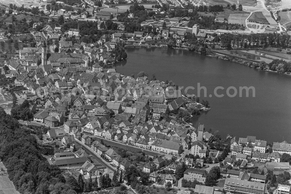 Bad Waldsee from the bird's eye view: City view of the downtown area on the shore areas of Stadtsee in Bad Waldsee in the state Baden-Wuerttemberg, Germany