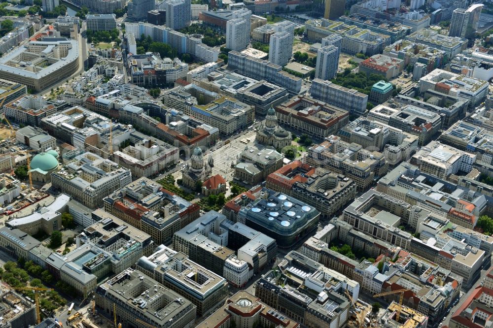 Aerial photograph Berlin - Cityscape of downtown area on the sites of Friedrichstadtpassagen the ensemble of the Gendarmenmarkt with Schauspielhaus, German and French Cathedral in Berlin