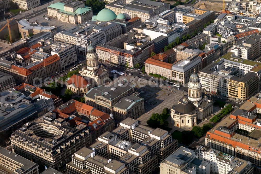 Aerial photograph Berlin - Cityscape of downtown area on the sites of Friedrichstadtpassagen the ensemble of the Gendarmenmarkt with Schauspielhaus, German and French Cathedral in Berlin