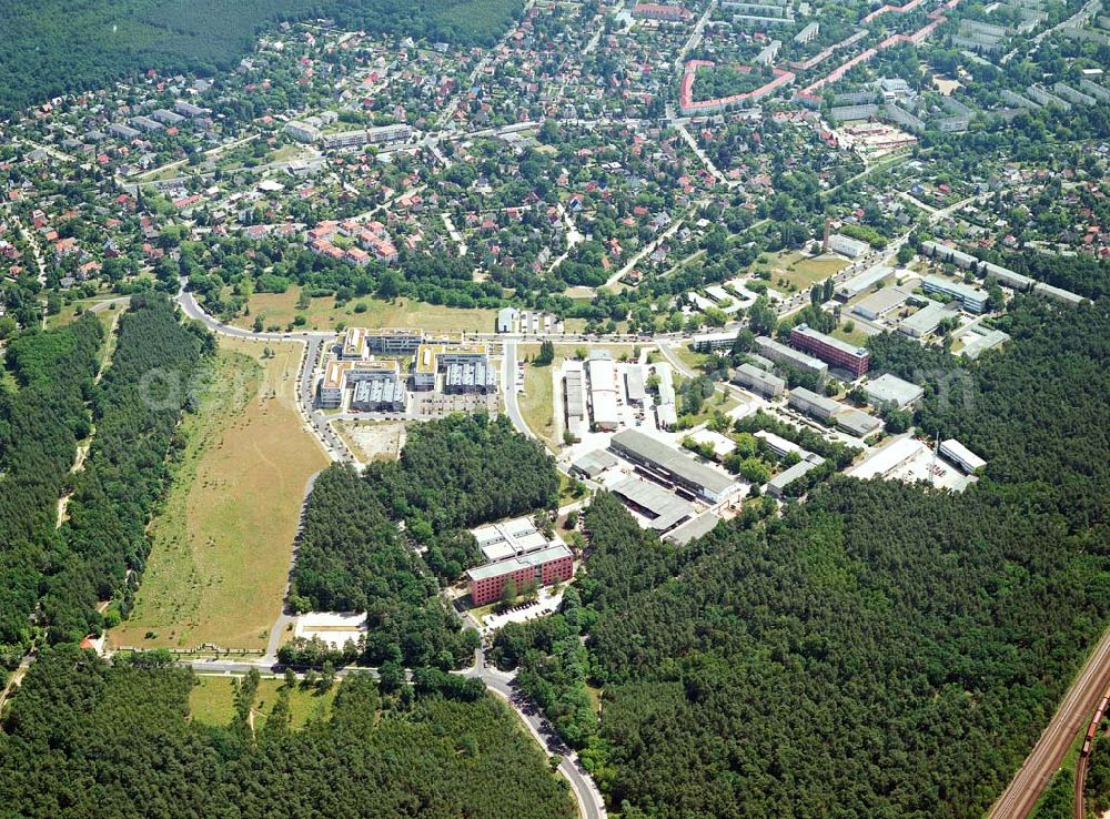 Aerial photograph Berlin-Köpenick - Blick auf das Gelände des Innovationspark Wuhlheide. Seit seiner Gründung im Jahr 1990 als erstes Technologie- und Gründerzentrum der neuen Bundesländer hat sich der IWP in Berlin zu einem wichtigen Gewerbe-Campus des Bezirks Treptow-Köpenick entwickelt. Innovationspark Wuhlheide Managementges.mbH Köpenicker Straße 325, 12255 Berlin