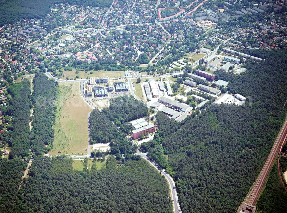 Aerial image Berlin-Köpenick - Blick auf das Gelände des Innovationspark Wuhlheide. Seit seiner Gründung im Jahr 1990 als erstes Technologie- und Gründerzentrum der neuen Bundesländer hat sich der IWP in Berlin zu einem wichtigen Gewerbe-Campus des Bezirks Treptow-Köpenick entwickelt. Innovationspark Wuhlheide Managementges.mbH Köpenicker Straße 325, 12255 Berlin