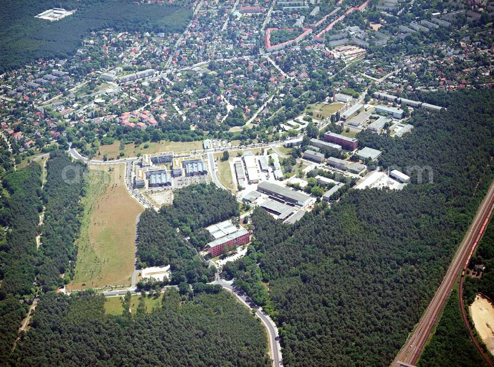 Aerial photograph Berlin-Köpenick - Blick auf das Gelände des Innovationspark Wuhlheide. Seit seiner Gründung im Jahr 1990 als erstes Technologie- und Gründerzentrum der neuen Bundesländer hat sich der IWP in Berlin zu einem wichtigen Gewerbe-Campus des Bezirks Treptow-Köpenick entwickelt. Innovationspark Wuhlheide Managementges.mbH Köpenicker Straße 325, 12255 Berlin