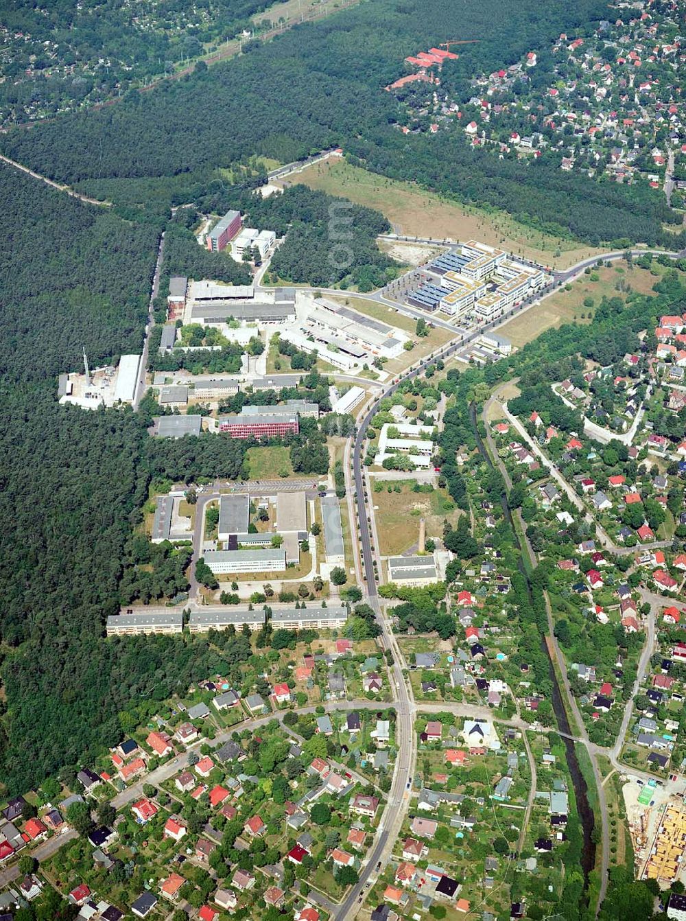 Aerial photograph Berlin-Köpenick - Blick auf das Gelände des Innovationspark Wuhlheide. Seit seiner Gründung im Jahr 1990 als erstes Technologie- und Gründerzentrum der neuen Bundesländer hat sich der IWP in Berlin zu einem wichtigen Gewerbe-Campus des Bezirks Treptow-Köpenick entwickelt. Innovationspark Wuhlheide Managementges.mbH Köpenicker Straße 325, 12255 Berlin