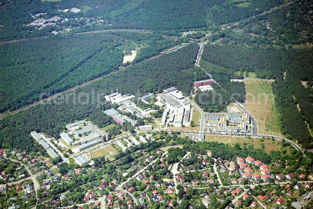 Aerial image Berlin-Köpenick - Blick auf das Gelände des Innovationspark Wuhlheide. Seit seiner Gründung im Jahr 1990 als erstes Technologie- und Gründerzentrum der neuen Bundesländer hat sich der IWP in Berlin zu einem wichtigen Gewerbe-Campus des Bezirks Treptow-Köpenick entwickelt. Innovationspark Wuhlheide Managementges.mbH Köpenicker Straße 325, 12255 Berlin