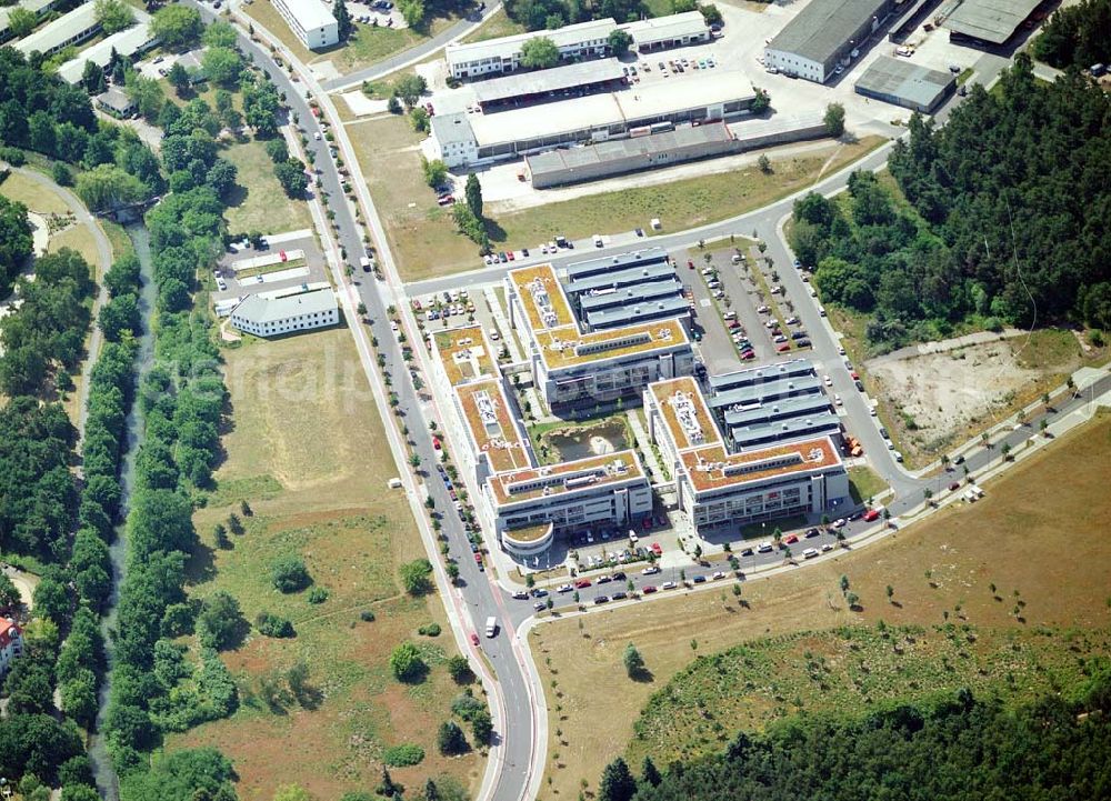 Aerial photograph Berlin-Köpenick - Blick auf das Gelände des Innovationspark Wuhlheide. Seit seiner Gründung im Jahr 1990 als erstes Technologie- und Gründerzentrum der neuen Bundesländer hat sich der IWP in Berlin zu einem wichtigen Gewerbe-Campus des Bezirks Treptow-Köpenick entwickelt. Innovationspark Wuhlheide Managementges.mbH Köpenicker Straße 325, 12255 Berlin