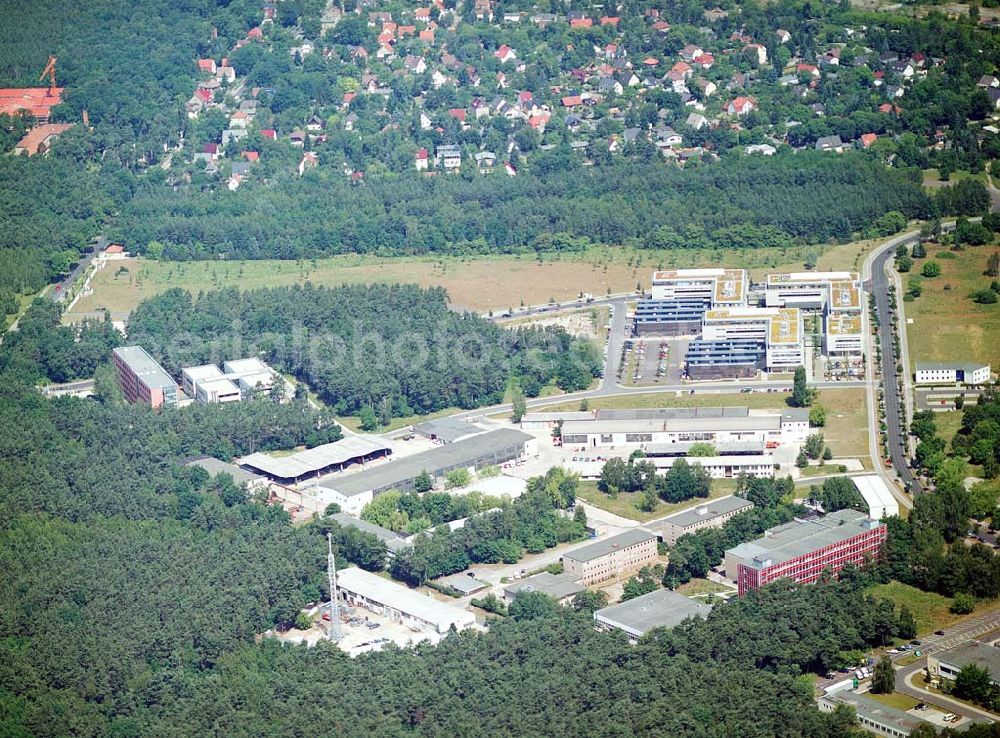 Aerial image Berlin-Köpenick - Blick auf das Gelände des Innovationspark Wuhlheide. Seit seiner Gründung im Jahr 1990 als erstes Technologie- und Gründerzentrum der neuen Bundesländer hat sich der IWP in Berlin zu einem wichtigen Gewerbe-Campus des Bezirks Treptow-Köpenick entwickelt. Innovationspark Wuhlheide Managementges.mbH Köpenicker Straße 325, 12255 Berlin