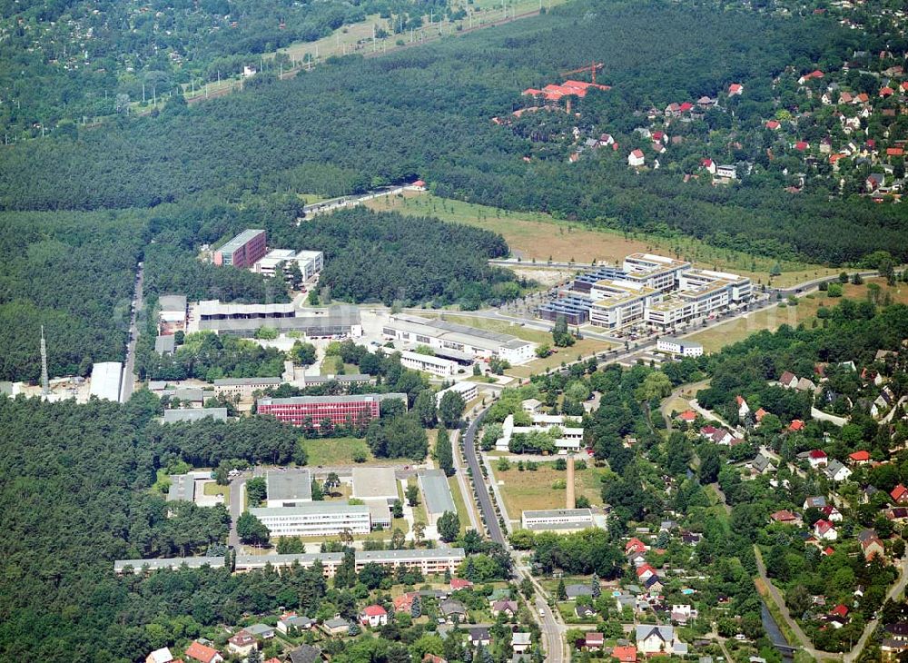 Aerial photograph Berlin-Köpenick - Blick auf das Gelände des Innovationspark Wuhlheide. Seit seiner Gründung im Jahr 1990 als erstes Technologie- und Gründerzentrum der neuen Bundesländer hat sich der IWP in Berlin zu einem wichtigen Gewerbe-Campus des Bezirks Treptow-Köpenick entwickelt. Innovationspark Wuhlheide Managementges.mbH Köpenicker Straße 325, 12255 Berlin