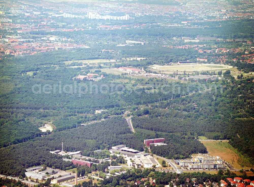 Aerial photograph Berlin-Köpenick - Blick auf das Gelände des Innovationspark Wuhlheide. Seit seiner Gründung im Jahr 1990 als erstes Technologie- und Gründerzentrum der neuen Bundesländer hat sich der IWP in Berlin zu einem wichtigen Gewerbe-Campus des Bezirks Treptow-Köpenick entwickelt. Innovationspark Wuhlheide Managementges.mbH Köpenicker Straße 325, 12255 Berlin