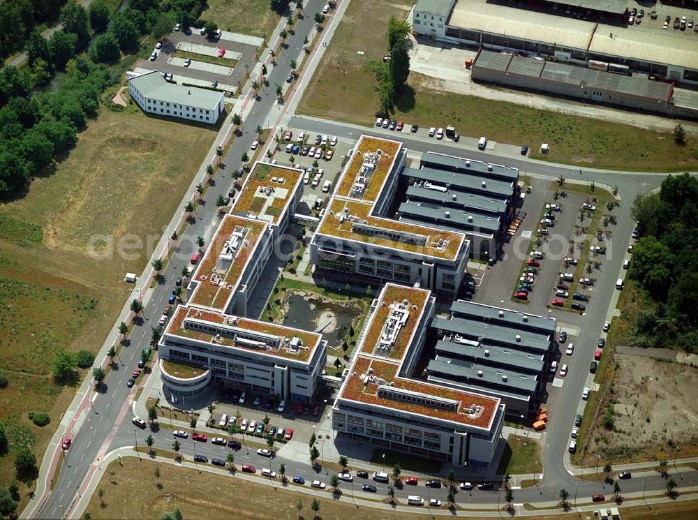 Aerial photograph Berlin-Köpenick - Blick auf das Gelände des Innovationspark Wuhlheide. Seit seiner Gründung im Jahr 1990 als erstes Technologie- und Gründerzentrum der neuen Bundesländer hat sich der IWP in Berlin zu einem wichtigen Gewerbe-Campus des Bezirks Treptow-Köpenick entwickelt. Innovationspark Wuhlheide Managementges.mbH Köpenicker Straße 325, 12255 Berlin