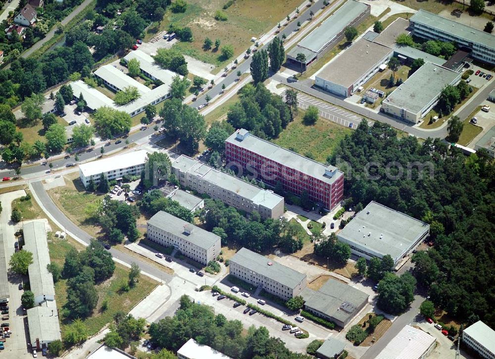 Aerial image Berlin-Köpenick - Blick auf das Gelände des Innovationspark Wuhlheide. Seit seiner Gründung im Jahr 1990 als erstes Technologie- und Gründerzentrum der neuen Bundesländer hat sich der IWP in Berlin zu einem wichtigen Gewerbe-Campus des Bezirks Treptow-Köpenick entwickelt. Innovationspark Wuhlheide Managementges.mbH Köpenicker Straße 325, 12255 Berlin