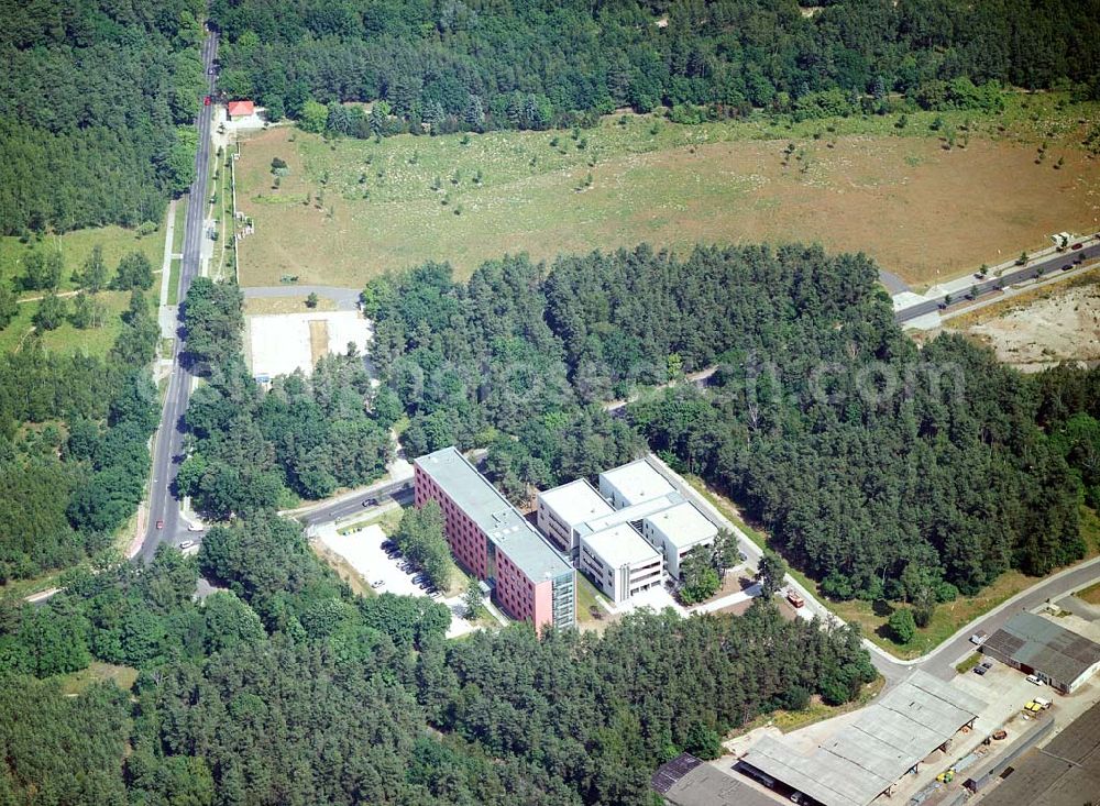 Berlin-Köpenick from the bird's eye view: Blick auf das Gelände des Innovationspark Wuhlheide. Seit seiner Gründung im Jahr 1990 als erstes Technologie- und Gründerzentrum der neuen Bundesländer hat sich der IWP in Berlin zu einem wichtigen Gewerbe-Campus des Bezirks Treptow-Köpenick entwickelt. Innovationspark Wuhlheide Managementges.mbH Köpenicker Straße 325, 12255 Berlin