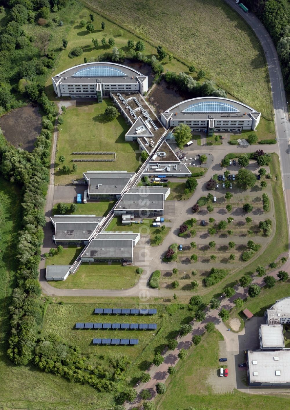 Aerial photograph Gladbeck - View of the innovation centre Wiesenbusch in Gladbeck in the state North Rhine-Westphalia. This innovation centre is a modern office- and production property