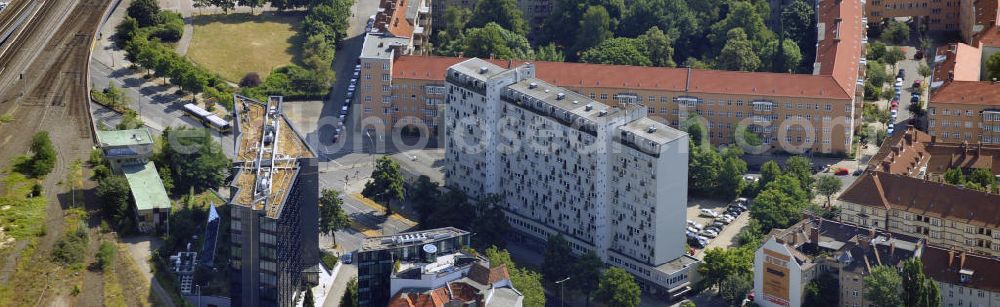 Aerial photograph Berlin - Blick auf den Innsbrucker Platz in Tempelhof-Schöneberg, Berlin. Erbaut 1910, bildet der Platz die Nahtstelle der Ortsteile Schöneberg und Friedenau. Am südlichen Rande des Platzes befindet sich die Ringbahnstation und U-Bahnstation Innsbrucker Platz. Auch die Stadtautobahn führt am Innsbrucker Platz vorbei, die Hauptfahrbahnen liegen im Tunnel komplett unter dem Platz. View at the Innsbrucker Platz in Tempelhof-Schöneberg, Berlin. Built in 1910, the place, the square is the interface of the districts of Schöneberg and Friedenau. At the southern edge of the square is the Ringbahn and subways station Innsbrucker Platz. The city highway passes the Innsbrucker Platz, the main roads are in the tunnel under the square completely.