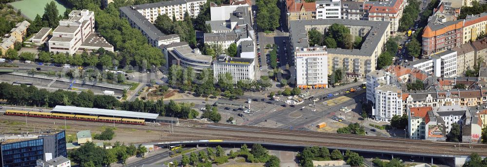 Berlin from above - Blick auf den Innsbrucker Platz in Tempelhof-Schöneberg, Berlin. Erbaut 1910, bildet der Platz die Nahtstelle der Ortsteile Schöneberg und Friedenau. Am südlichen Rande des Platzes befindet sich die Ringbahnstation und U-Bahnstation Innsbrucker Platz. Auch die Stadtautobahn führt am Innsbrucker Platz vorbei, die Hauptfahrbahnen liegen im Tunnel komplett unter dem Platz. View at the Innsbrucker Platz in Tempelhof-Schöneberg, Berlin. Built in 1910, the place, the square is the interface of the districts of Schöneberg and Friedenau. At the southern edge of the square is the Ringbahn and subways station Innsbrucker Platz. The city highway passes the Innsbrucker Platz, the main roads are in the tunnel under the square completely.