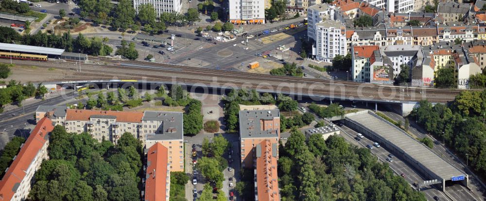 Aerial image Berlin - Blick auf den Innsbrucker Platz in Tempelhof-Schöneberg, Berlin. Erbaut 1910, bildet der Platz die Nahtstelle der Ortsteile Schöneberg und Friedenau. Am südlichen Rande des Platzes befindet sich die Ringbahnstation und U-Bahnstation Innsbrucker Platz. Auch die Stadtautobahn führt am Innsbrucker Platz vorbei, die Hauptfahrbahnen liegen im Tunnel komplett unter dem Platz. View at the Innsbrucker Platz in Tempelhof-Schöneberg, Berlin. Built in 1910, the place, the square is the interface of the districts of Schöneberg and Friedenau. At the southern edge of the square is the Ringbahn and subways station Innsbrucker Platz. The city highway passes the Innsbrucker Platz, the main roads are in the tunnel under the square completely.