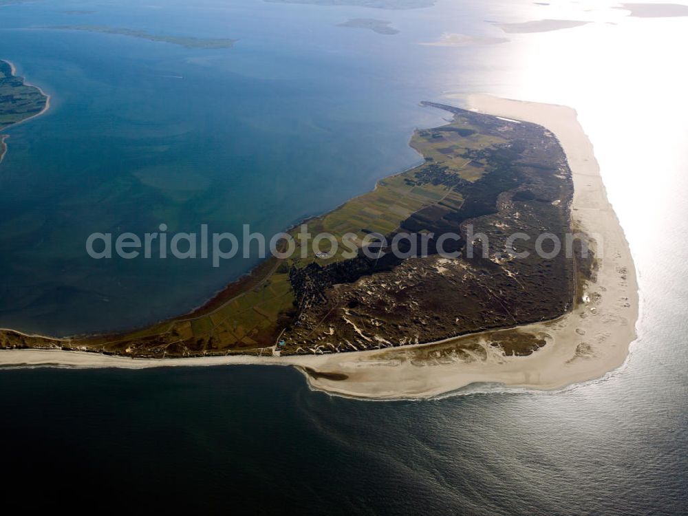 Aerial image Amrum - Blick auf die Insel Amrum, einer nordfriesischen Insel im Nationalpark Schleswig-Holsteinisches Wattenmeer in Nordfriesland in Schleswig-Holstein. Amrum ist die zehntgrößte Insel Deutschlands und gehört zu den drei nordfriesischen Geestkerninseln. Charakteristisch für die Insel ist der westlich angelagerten Kniepsand und dem kleinen westlich vorgelagerten Jungnamensand. Die fünf Orte der Insel liegen überwiegend im Osten der Insel – von Nord nach Süd – Norddorf auf Amrum, Nebel, Süddorf, Steenodde und Wittdün auf Amrum. Amrum, the third largest German island in North Friesland in Schleswig-Holstein.