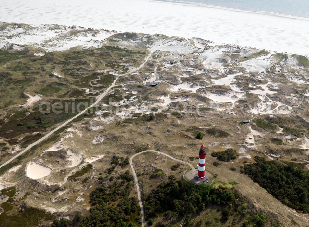 Amrum from above - Blick auf die Insel Amrum, einer nordfriesischen Insel im Nationalpark Schleswig-Holsteinisches Wattenmeer in Nordfriesland in Schleswig-Holstein. Amrum ist die zehntgrößte Insel Deutschlands und gehört zu den drei nordfriesischen Geestkerninseln. Charakteristisch für die Insel ist der westlich angelagerten Kniepsand und dem kleinen westlich vorgelagerten Jungnamensand. Die fünf Orte der Insel liegen überwiegend im Osten der Insel – von Nord nach Süd – Norddorf auf Amrum, Nebel, Süddorf, Steenodde und Wittdün auf Amrum. Amrum, the third largest German island in North Friesland in Schleswig-Holstein.