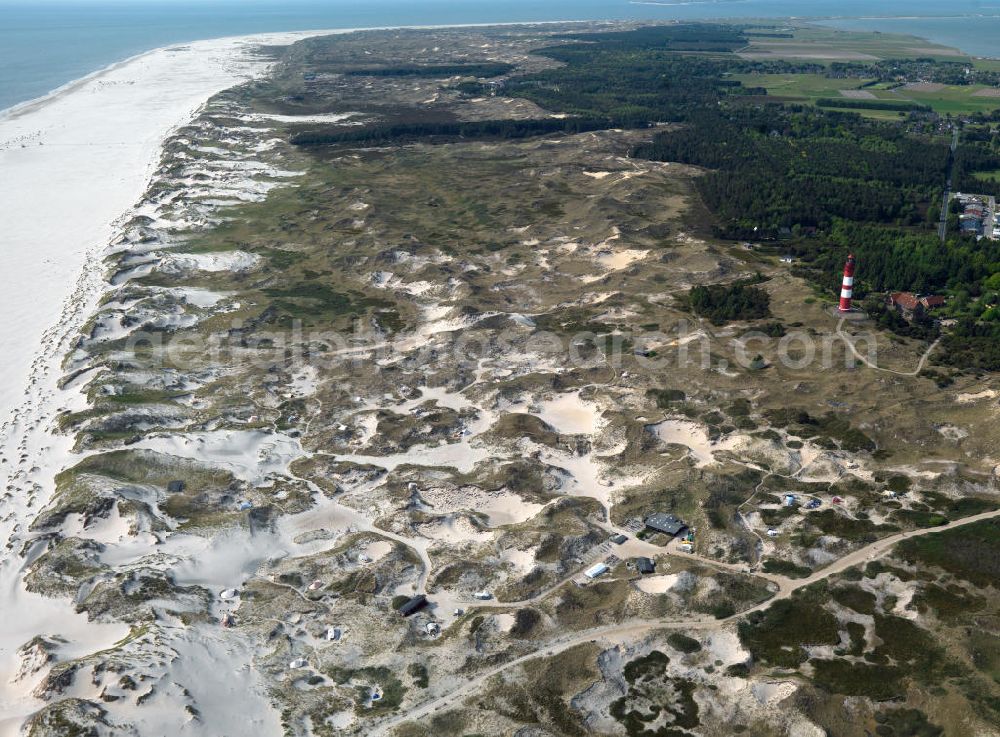 Amrum from the bird's eye view: Blick auf die Insel Amrum, einer nordfriesischen Insel im Nationalpark Schleswig-Holsteinisches Wattenmeer in Nordfriesland in Schleswig-Holstein. Amrum ist die zehntgrößte Insel Deutschlands und gehört zu den drei nordfriesischen Geestkerninseln. Charakteristisch für die Insel ist der westlich angelagerten Kniepsand und dem kleinen westlich vorgelagerten Jungnamensand. Die fünf Orte der Insel liegen überwiegend im Osten der Insel – von Nord nach Süd – Norddorf auf Amrum, Nebel, Süddorf, Steenodde und Wittdün auf Amrum. Amrum, the third largest German island in North Friesland in Schleswig-Holstein.