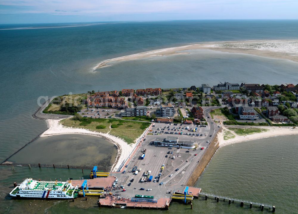 Amrum from above - Blick auf die Insel Amrum, einer nordfriesischen Insel im Nationalpark Schleswig-Holsteinisches Wattenmeer in Nordfriesland in Schleswig-Holstein. Amrum ist die zehntgrößte Insel Deutschlands und gehört zu den drei nordfriesischen Geestkerninseln. Charakteristisch für die Insel ist der westlich angelagerten Kniepsand und dem kleinen westlich vorgelagerten Jungnamensand. Die fünf Orte der Insel liegen überwiegend im Osten der Insel – von Nord nach Süd – Norddorf auf Amrum, Nebel, Süddorf, Steenodde und Wittdün auf Amrum. Amrum, the third largest German island in North Friesland in Schleswig-Holstein.